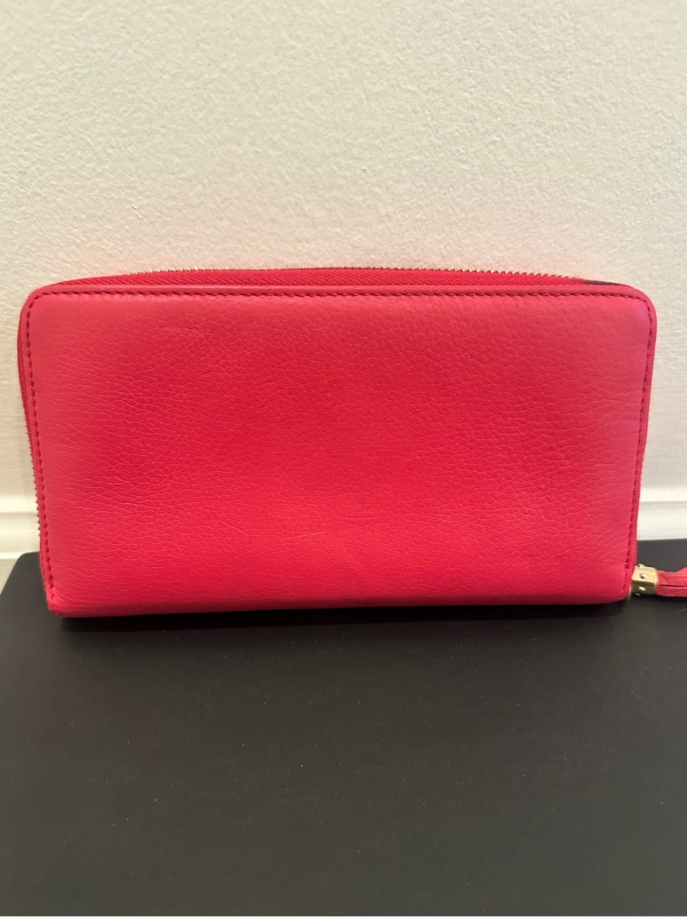 Gucci Bright Pink Pebbled Soho Zip Around Wallet - Picture 2 of 10